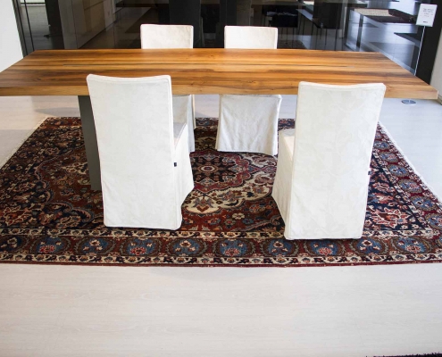 Tavolo legno sedie e coprisedie bianco cera arredamenti dolo